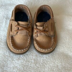 Sperry baby boat shoes size 4